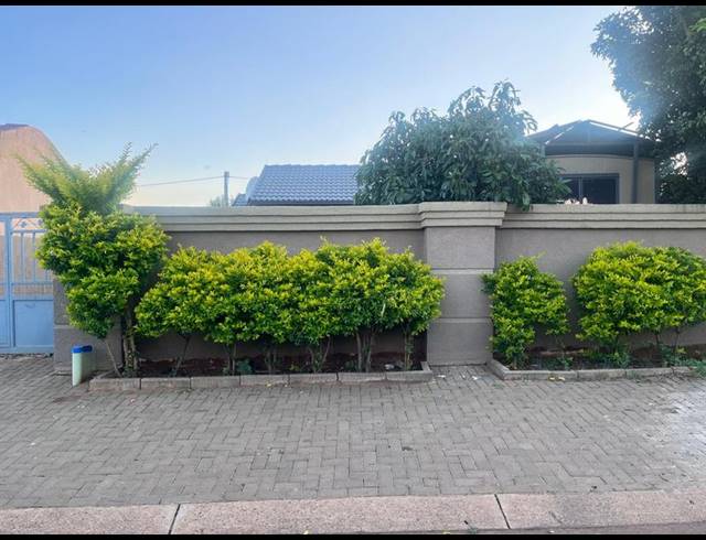 2 BEDROOM HOUSE FOR SALE IN CLAYVILLE